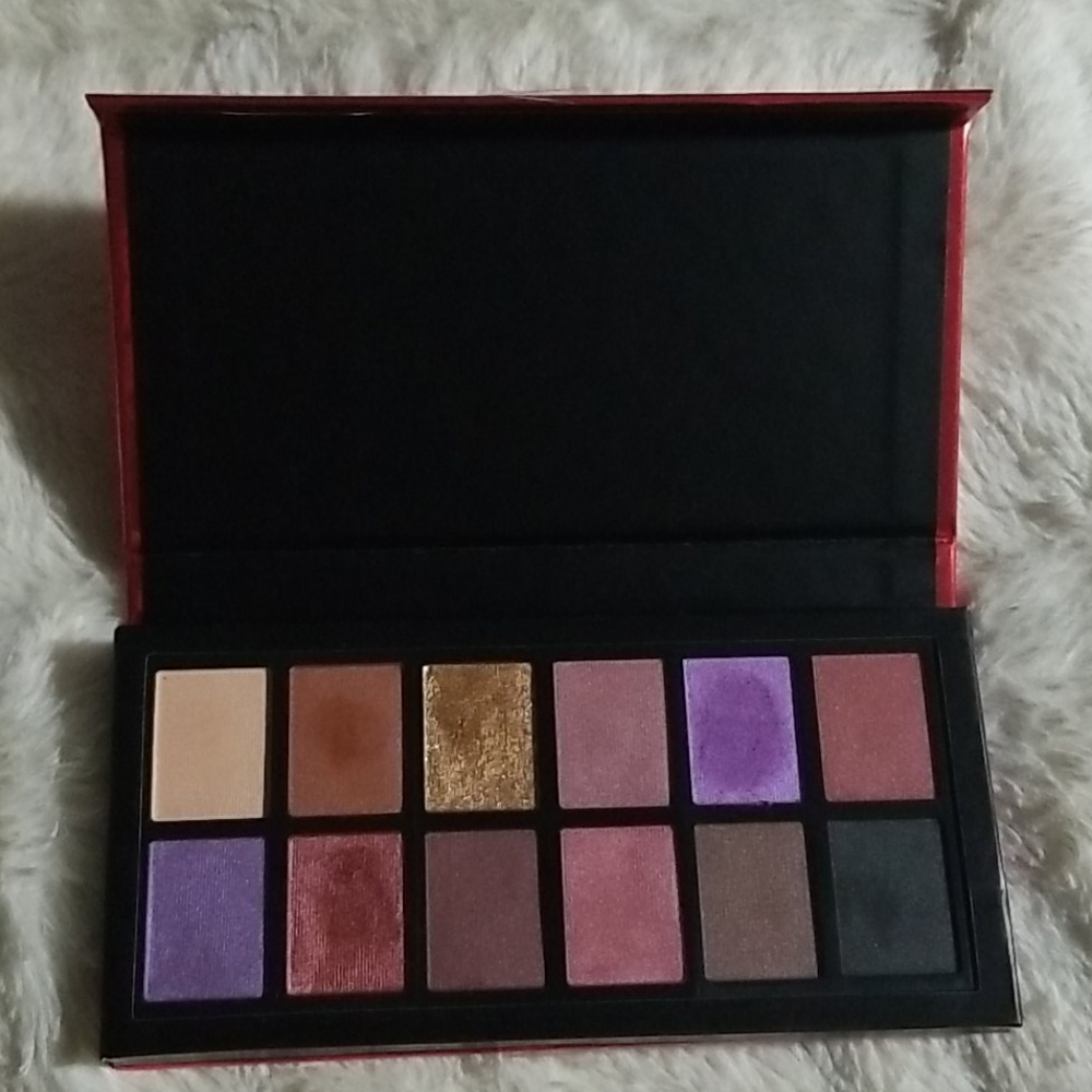 Makeup Revolution Dragon's Heart eyeshadow palette
